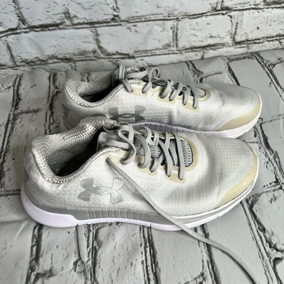 Under Armour Shoes - Picture 4 of 9